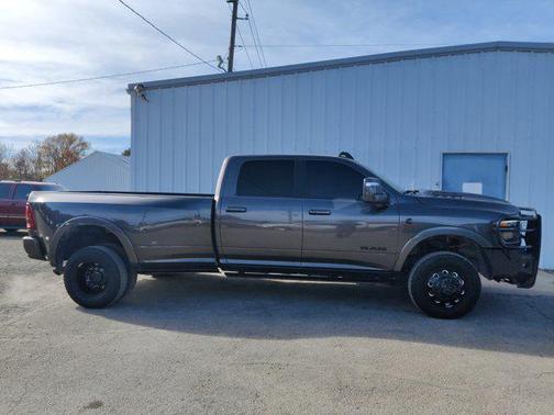 2025 RAM 3500 Limited Crew Cab 4x4 8' Box