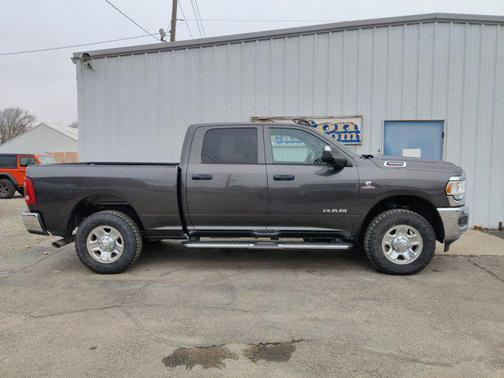 2021 RAM 3500 Tradesman Crew Cab 4x4 6'4' Box