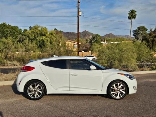 2017 Hyundai Veloster Base
