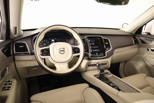 2022 Volvo XC90 T6 Inscription