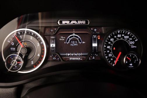 2022 RAM 2500 Tradesman Crew Cab 4x4 6'4' Box