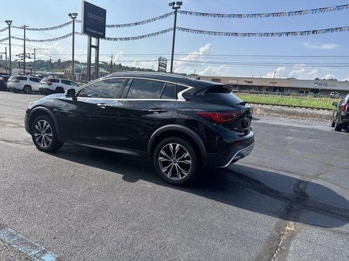 2018 INFINITI QX30 Luxury