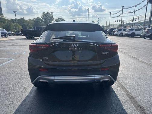 2018 INFINITI QX30 Luxury