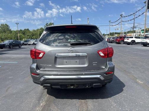 2017 Nissan Pathfinder SL