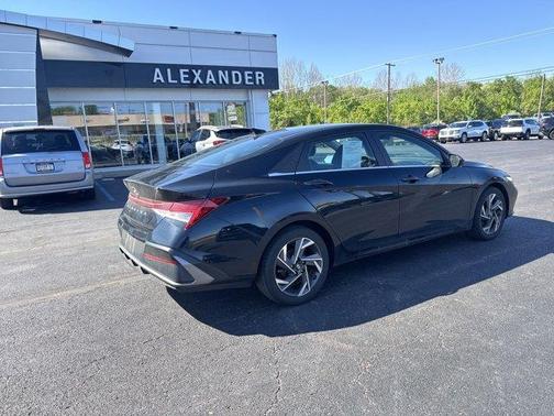 Black 2024 Hyundai ELANTRA SEL