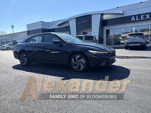 Black 2024 Hyundai ELANTRA SEL