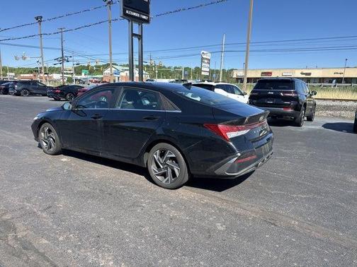 Black 2024 Hyundai ELANTRA SEL