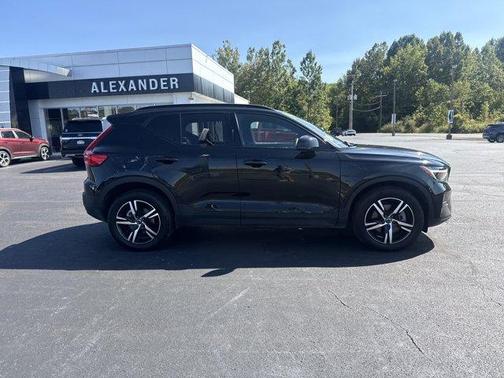 2024 Volvo XC40 B5 Core