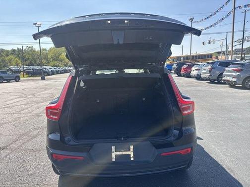 2024 Volvo XC40 B5 Core