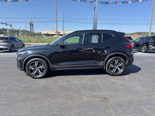 2024 Volvo XC40 B5 Core