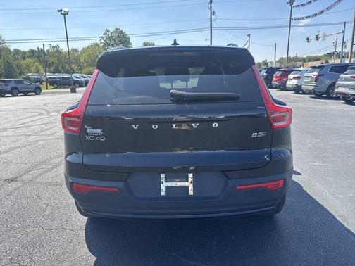2024 Volvo XC40 B5 Core