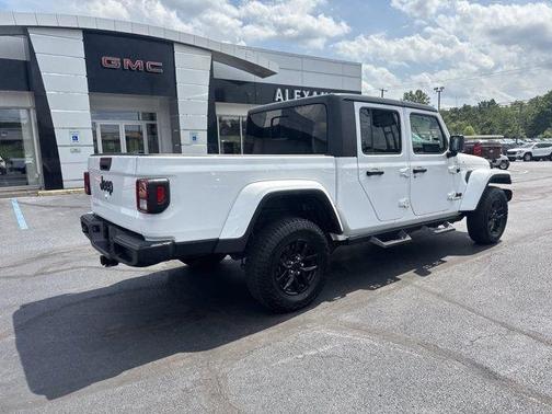 2022 Jeep Gladiator Sport