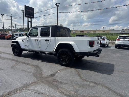 2022 Jeep Gladiator Sport