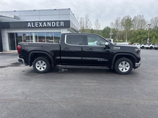 Onyx Black 2022 GMC Sierra 1500 SLE