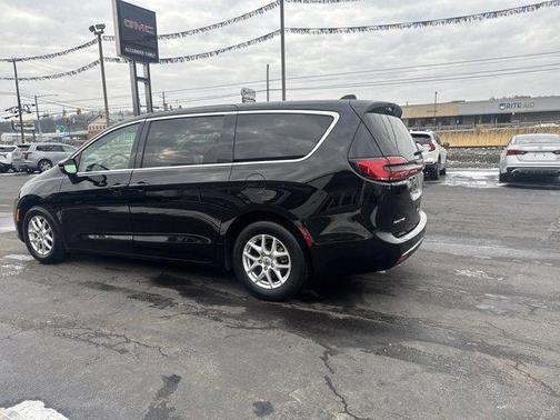 2024 Chrysler Pacifica Touring-L