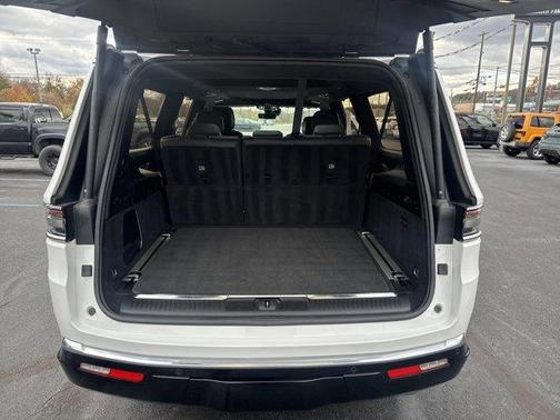 2023 Jeep Grand Wagoneer L Series III