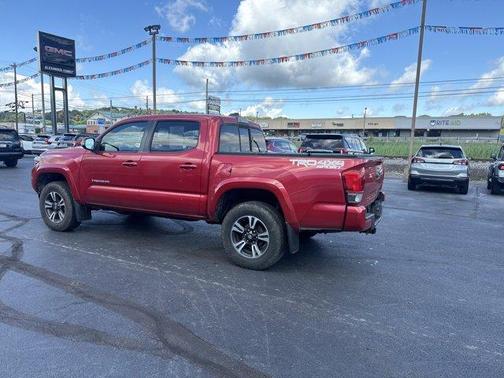 2016 Toyota Tacoma SR