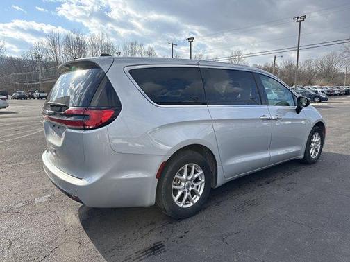 2024 Chrysler Pacifica Touring-L
