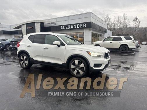 2020 Volvo XC40 T5 Momentum