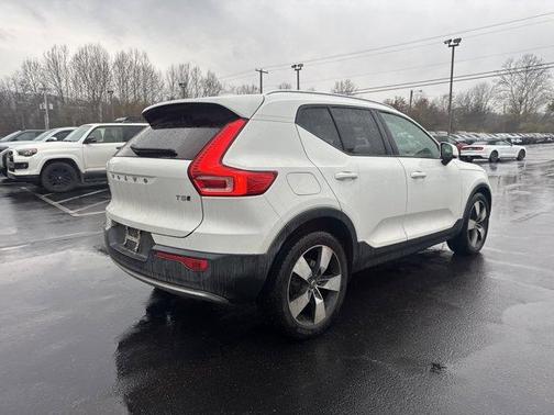 2020 Volvo XC40 T5 Momentum