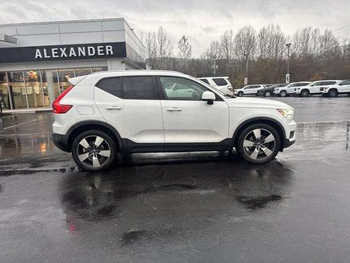 2020 Volvo XC40 T5 Momentum