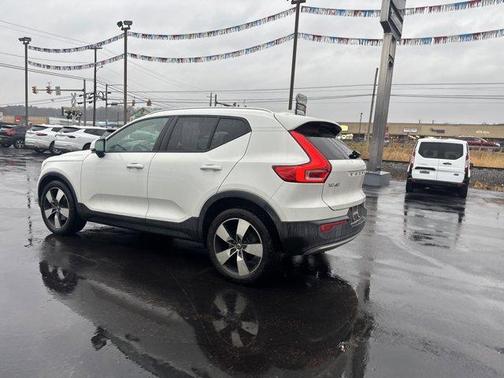 2020 Volvo XC40 T5 Momentum