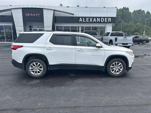 Summit White 2019 Chevrolet Traverse LT Cloth