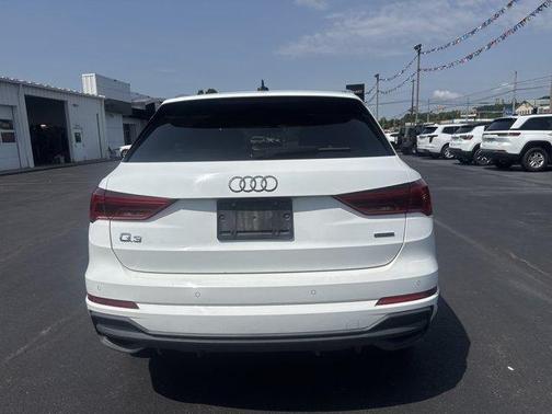 Ibis White 2023 Audi Q3 45 S line Premium