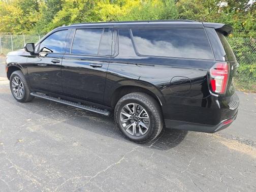 2023 Chevrolet Suburban 4WD Z71