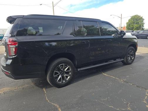 2023 Chevrolet Suburban 4WD Z71