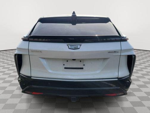 Crystal White Tricoat 2024 Cadillac LYRIQ Luxury