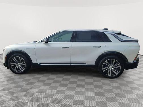 Crystal White Tricoat 2024 Cadillac LYRIQ Luxury