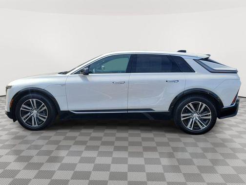 Crystal White Tricoat 2024 Cadillac LYRIQ Luxury
