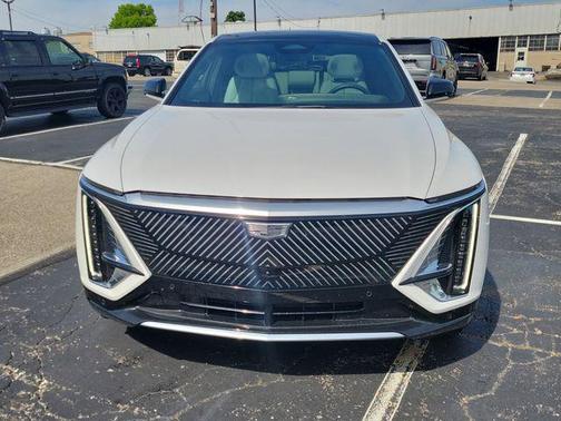 Crystal White Tricoat 2024 Cadillac LYRIQ Luxury