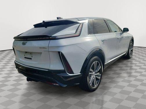 Crystal White Tricoat 2024 Cadillac LYRIQ Luxury
