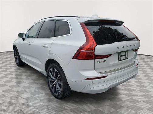 2022 Volvo XC60 Momentum