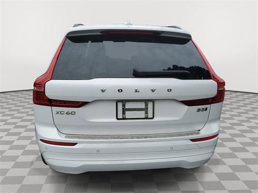 2022 Volvo XC60 Momentum