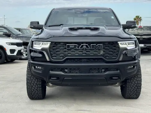 Diamond Black Crystal Pearlcoat 2026 RAM 1500 RHO