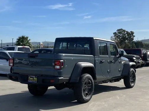 Anvil Clear-Coat Exterior Paint 2026 Jeep Gladiator Sport