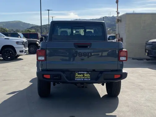 Anvil Clear-Coat Exterior Paint 2026 Jeep Gladiator Sport