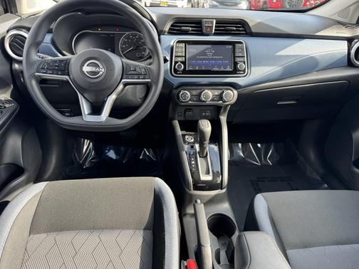 Super Black 2025 Nissan Versa SV