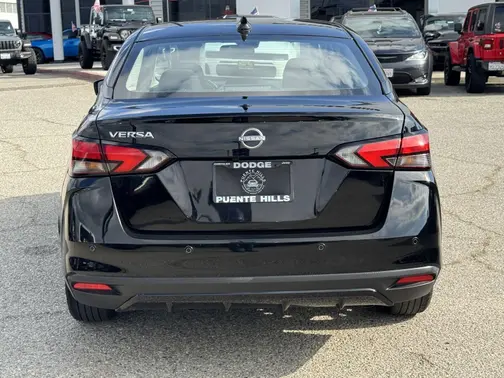 Super Black 2025 Nissan Versa SV