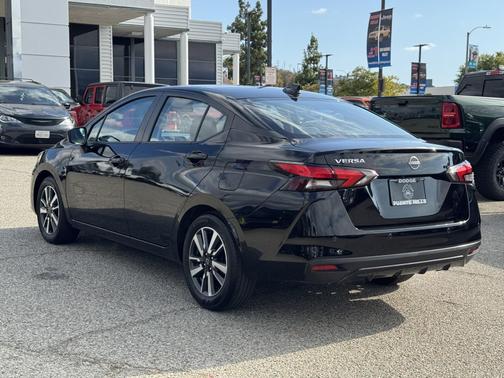Super Black 2025 Nissan Versa SV