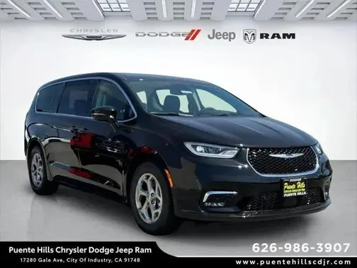 Diamond Black Crystal Pearl-Coat Exterior Paint 2024 Chrysler Pacifica Limited