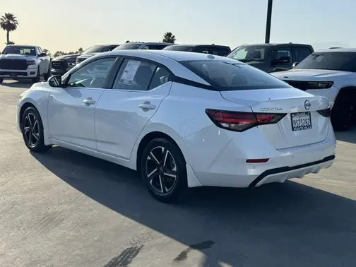 Aspen White Tricoat 2025 Nissan Sentra SV