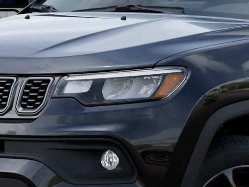 Diamond Black Crystal Pearl-Coat Exterior Paint 2026 Jeep Compass Latitude Altitude