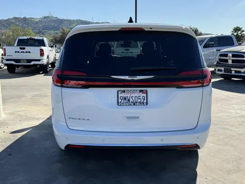 Bright White Clearcoat 2024 Chrysler Pacifica Touring