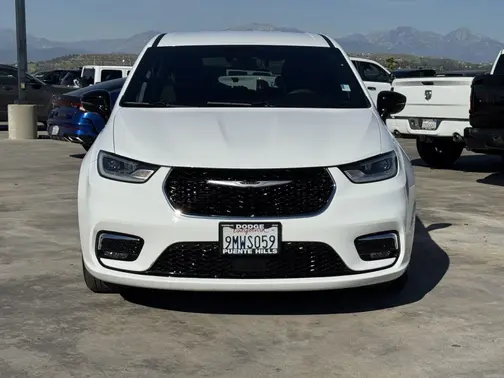 Bright White Clearcoat 2024 Chrysler Pacifica Touring