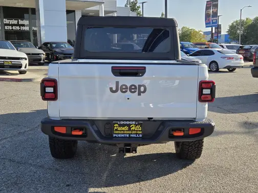 Bright White Clear-Coat Exterior Paint 2026 Jeep Gladiator Mojave