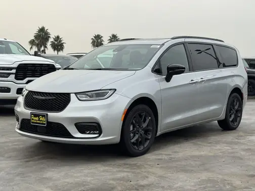 Silver Mist Clear-Coat Exterior Paint 2026 Chrysler Pacifica Limited